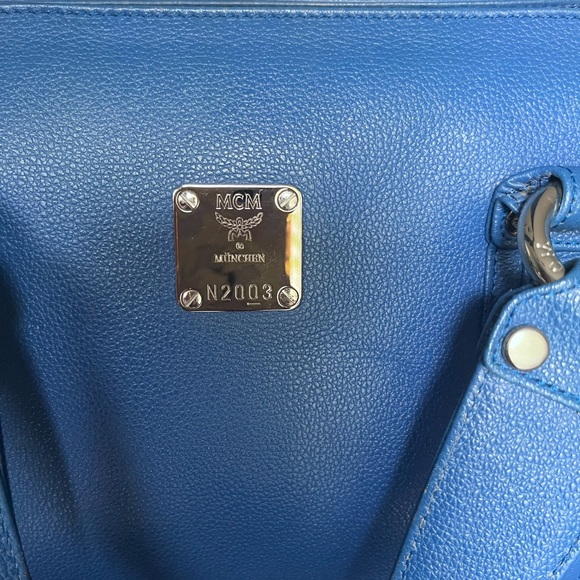 MCM Munchen N2003 No scratches on silver hardware.First photo accurate color - Picture 3 of 13